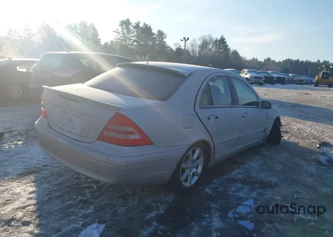 2001 Mercedes-Benz C 240 z USA, uszkodzony, nr VIN WDBRF61J61F080966